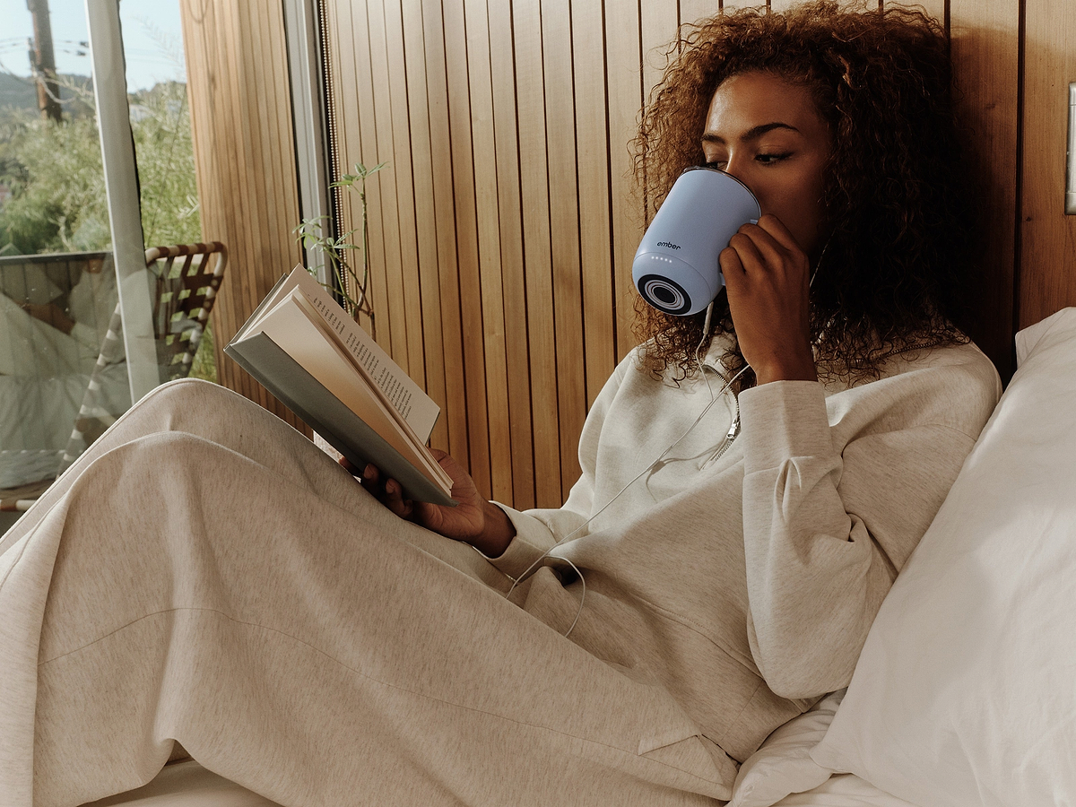 Taking a coffee break with Ember Mug 3 while reading