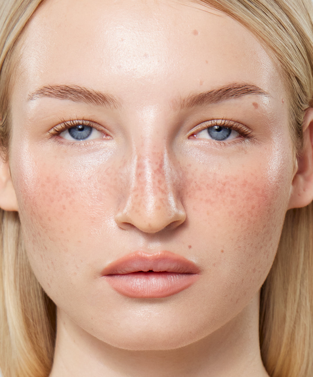 Model wears Lip Sculpt in Oat