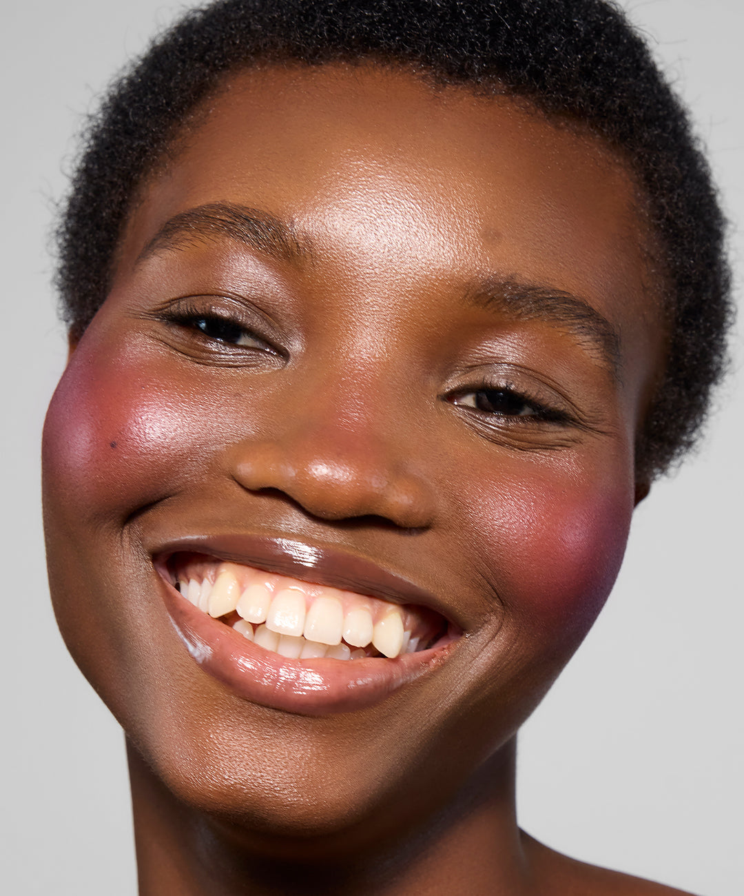 Elisabeth wears shade Guava