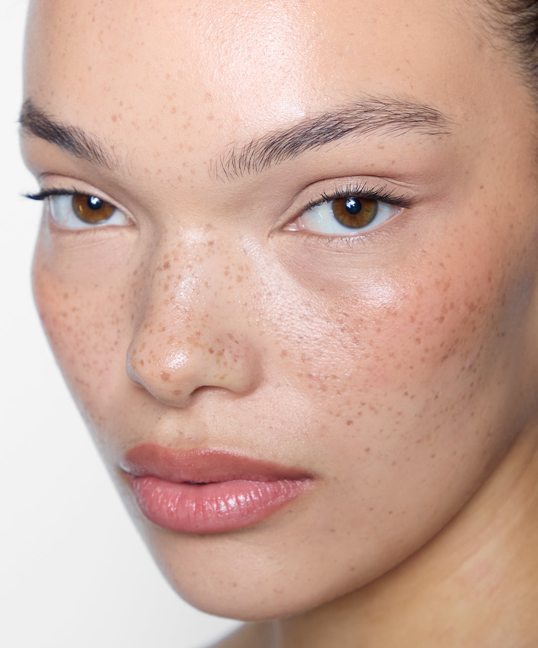 Laura wears Brow Tint in Espresso