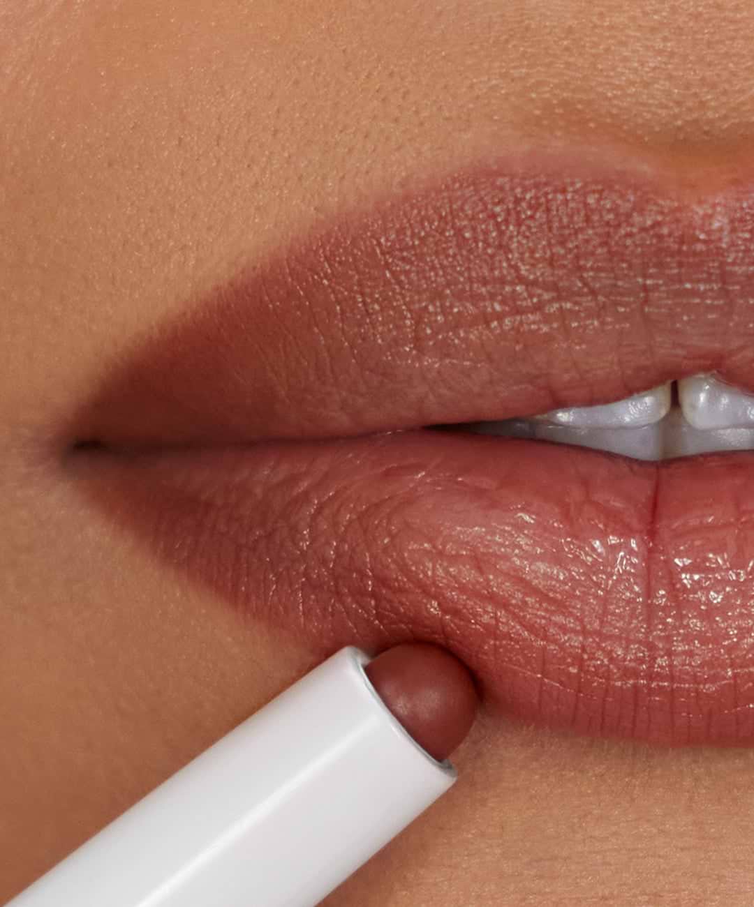  desc: | text: light  Blur Liner in shade Clay