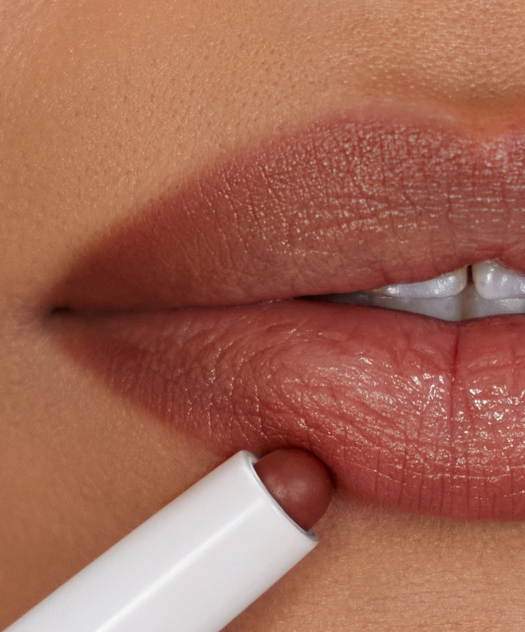  desc: | text: light  Blur Liner in shade Clay