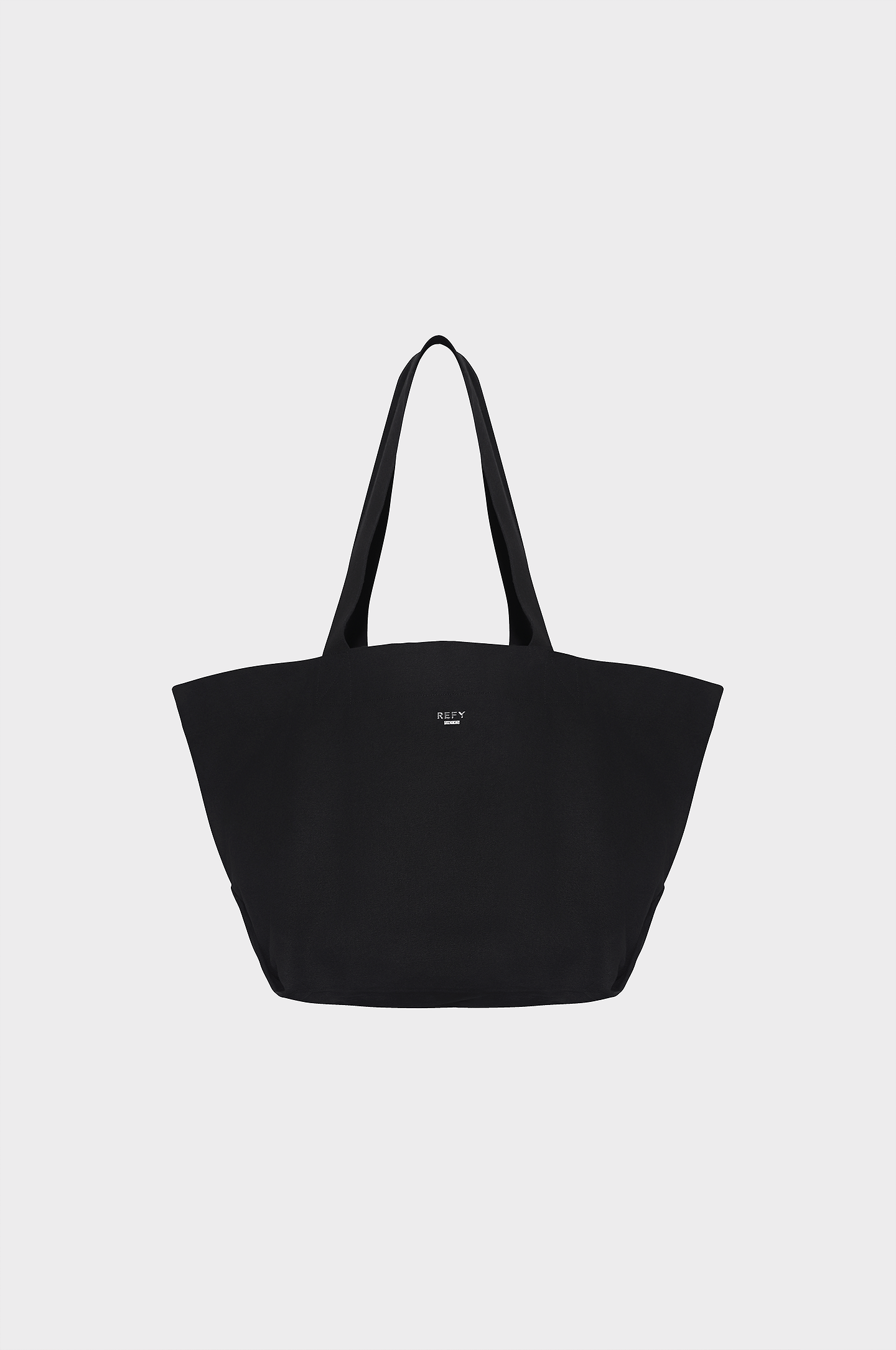 CLOSE UP OF REFY OVERSIZED TOTE BAG IN BLACK