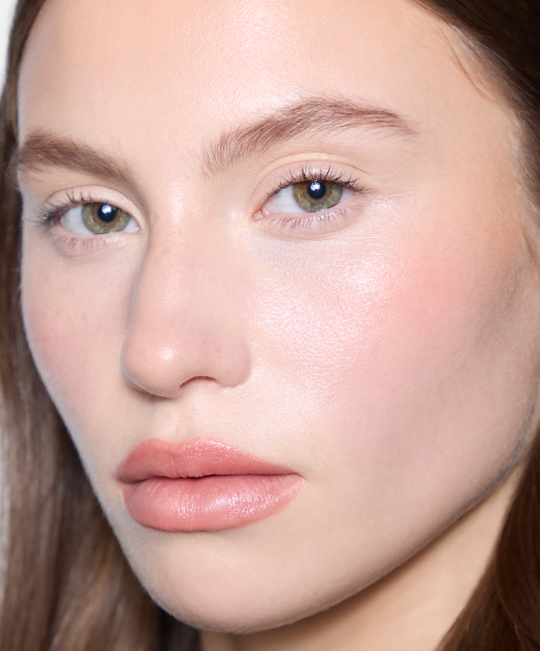 | desc: | text: light Cleo wears Brow Pencil in Chestnut