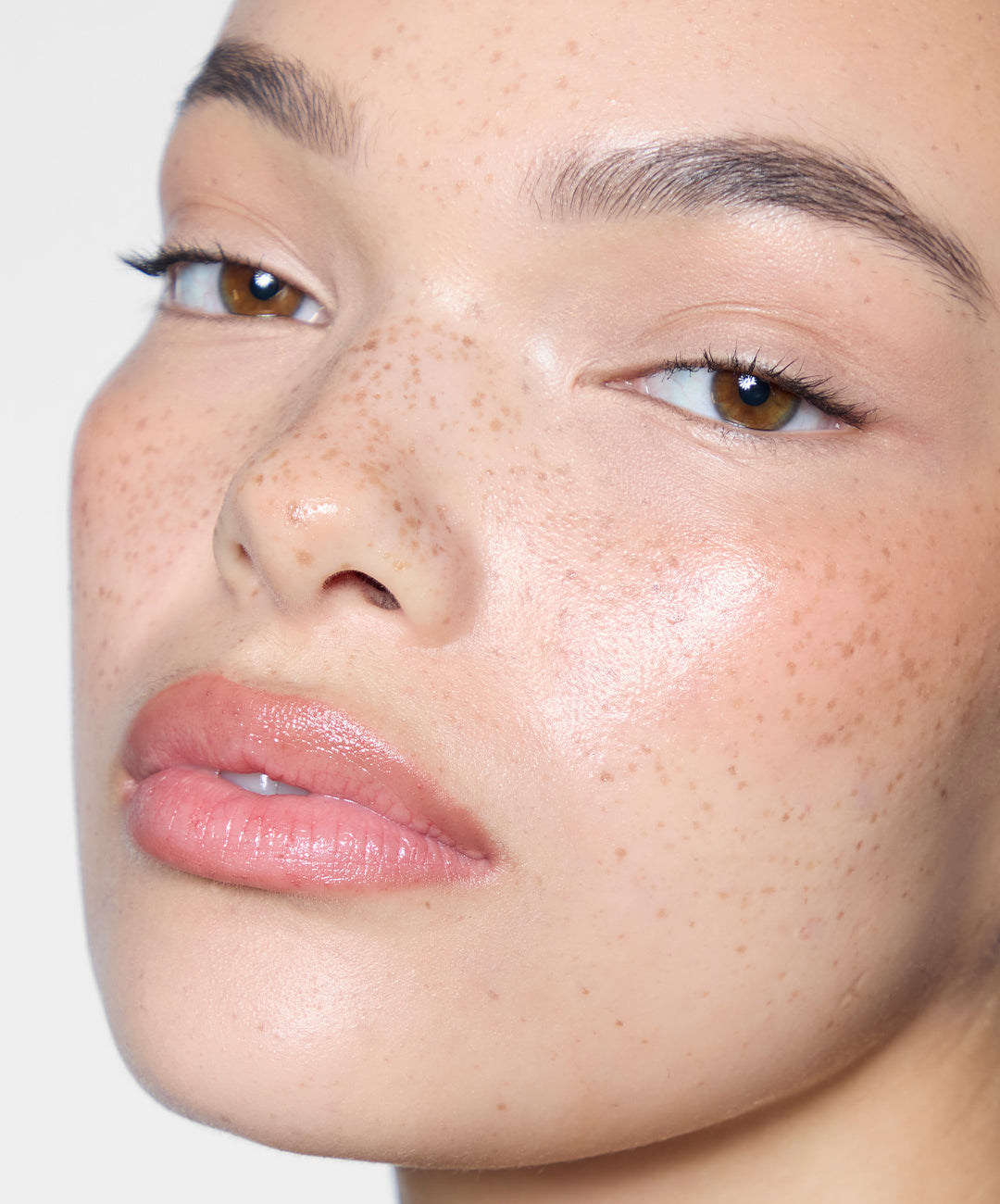 Laura wears Brow Pomade in Espresso
