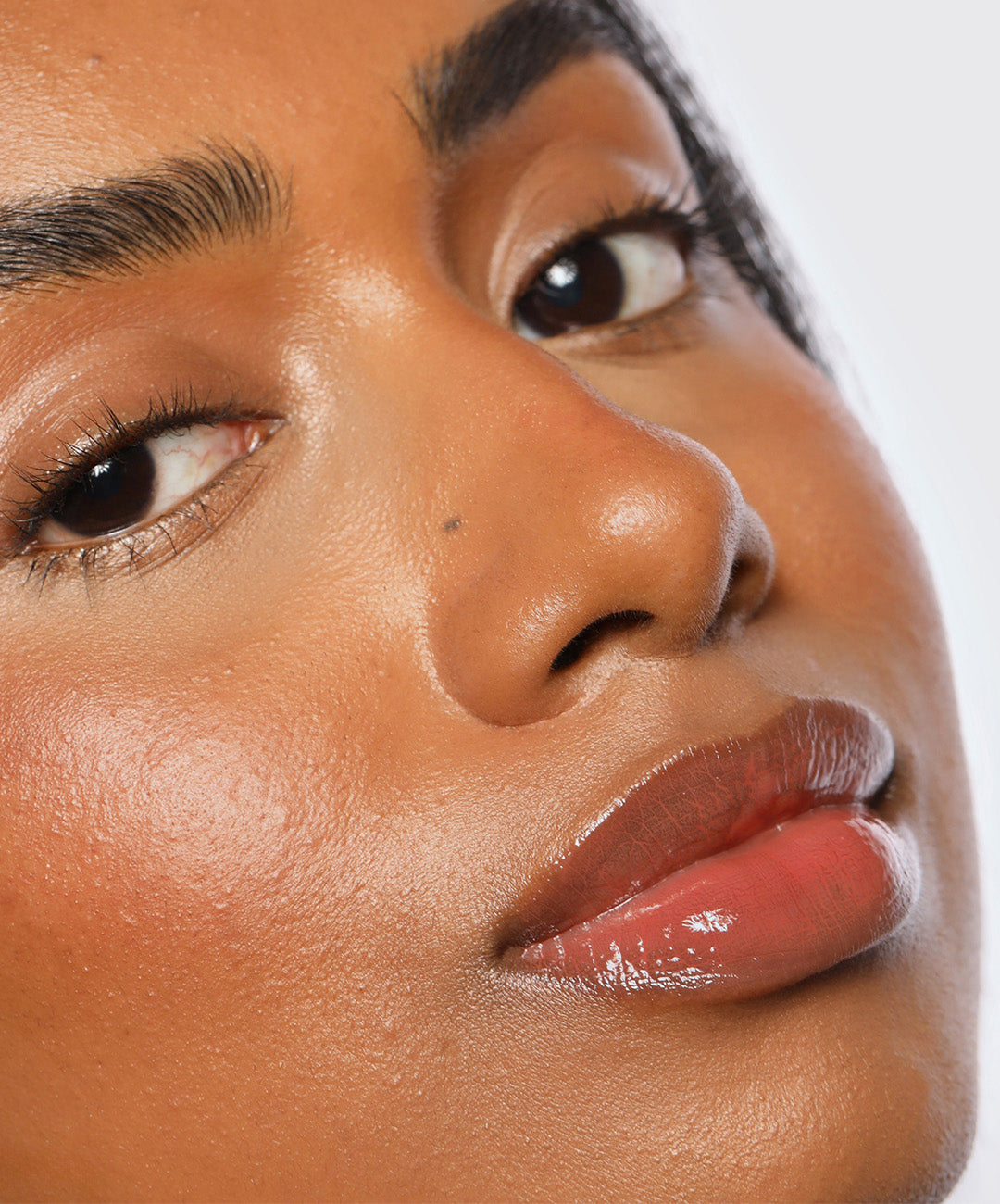 | desc: Megha wears Lip Gloss in shade Dusk