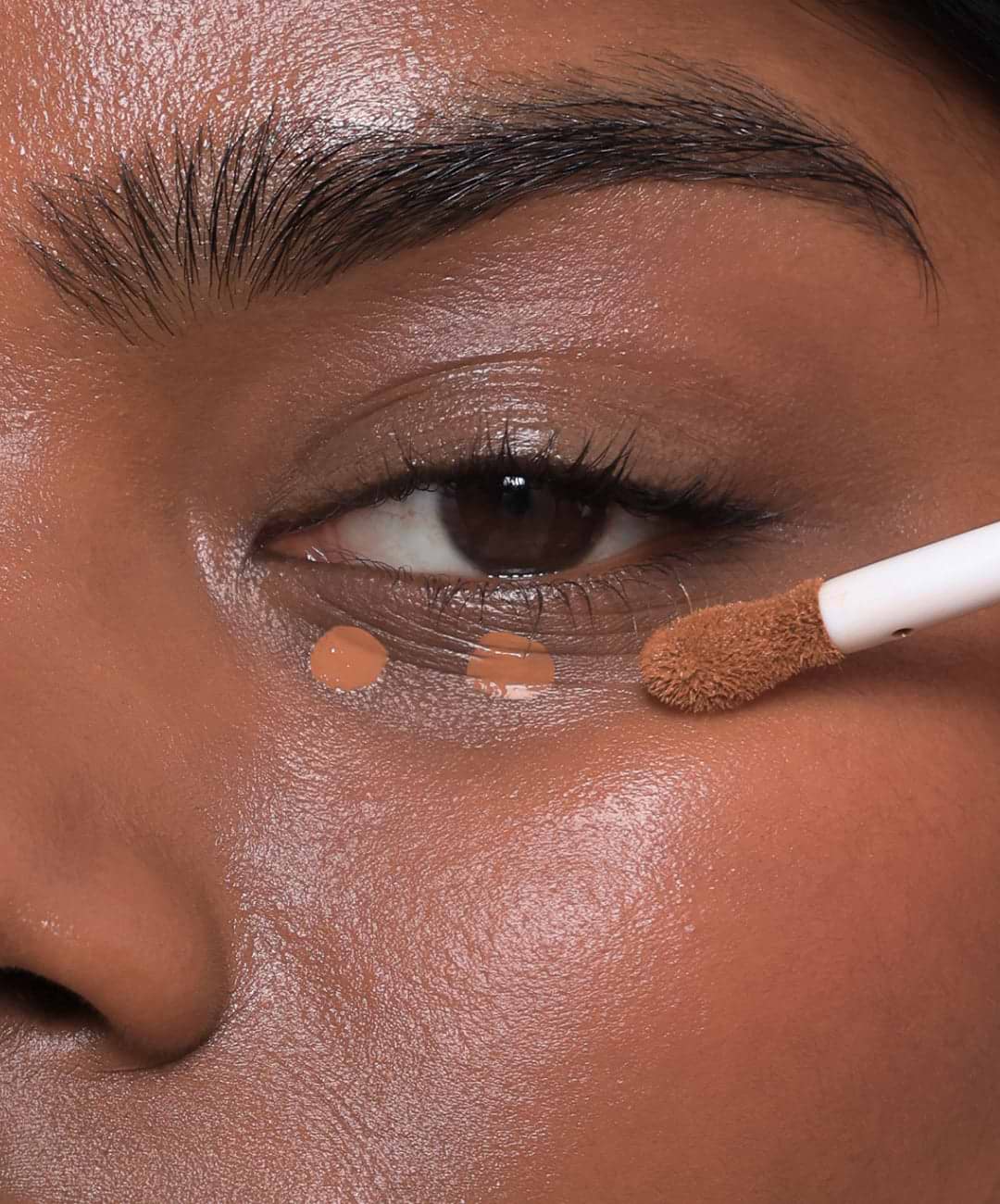 | desc: | text: light Tabitha wears shade 18W