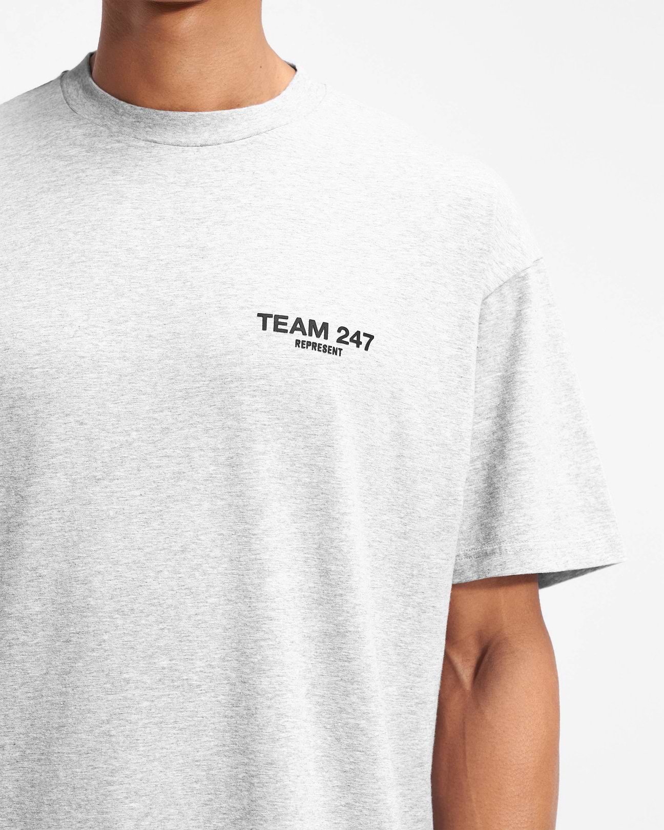 トップス everyone collegiate logo tee shirt ash Ash Grey Team 247 T-Shirt | 247 Running T-Shirts | REPRESENT
