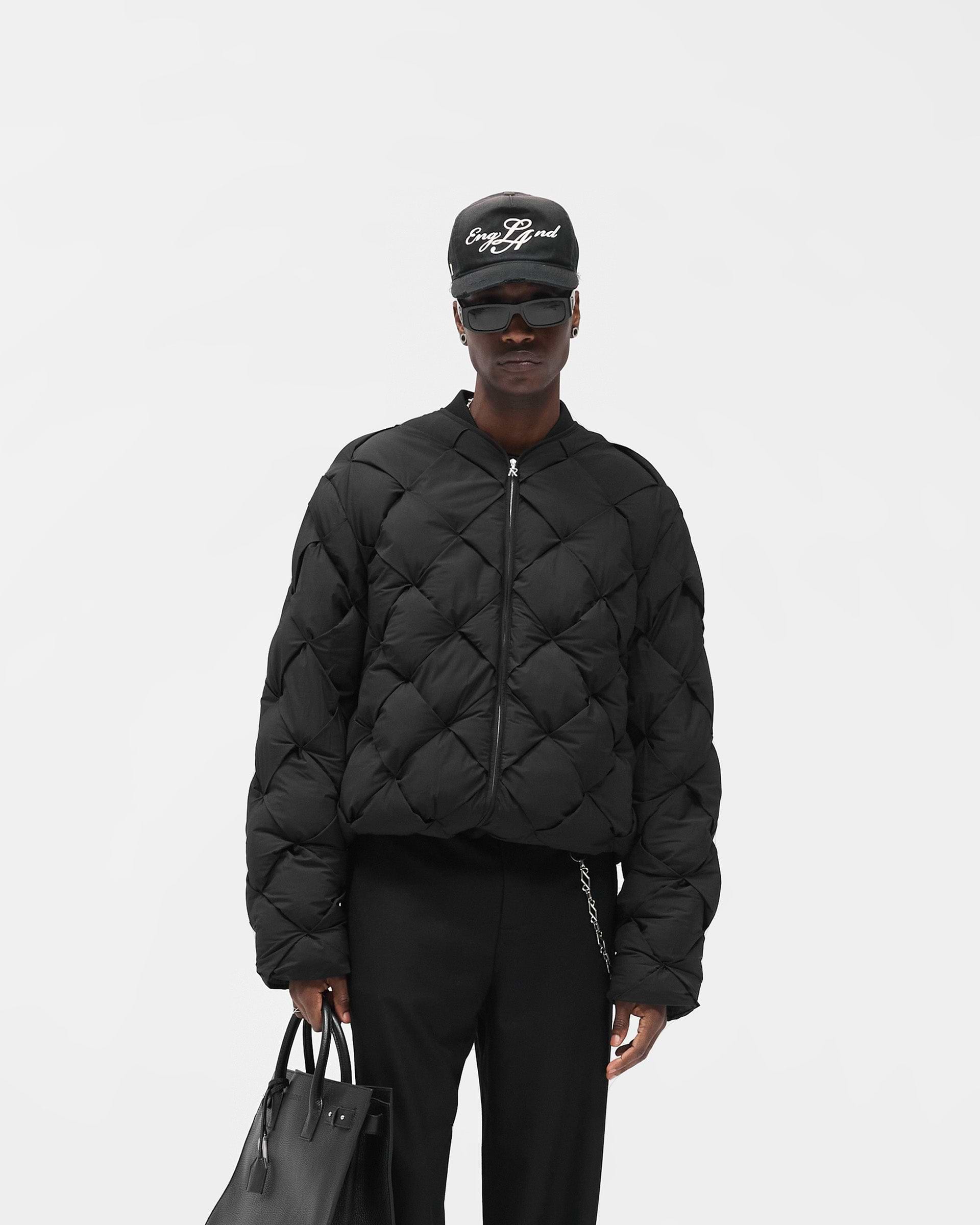Pillow_Puffer_-_Jet_Black_03.jpg