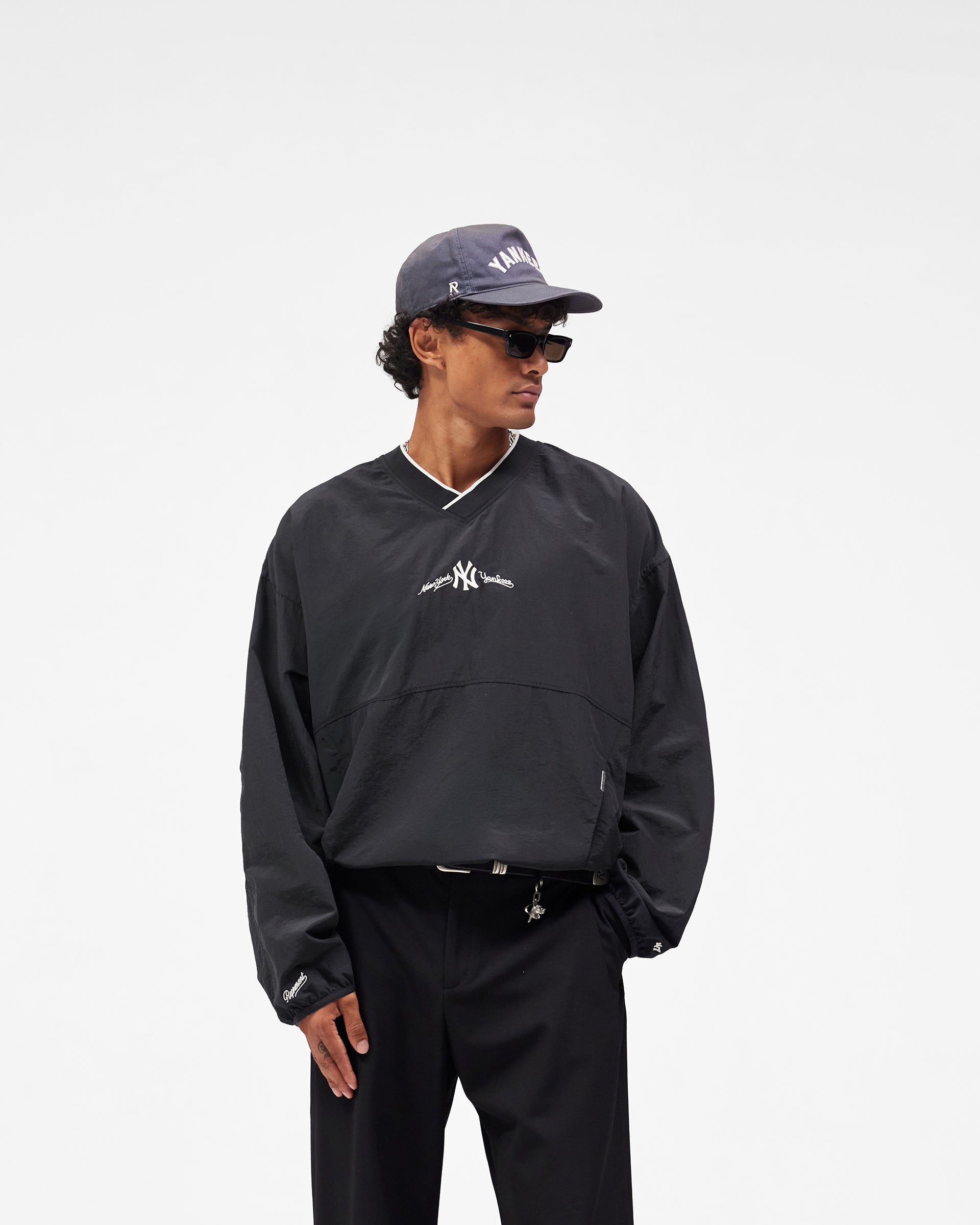 Yankees_Nylon_Pullover_-_Faded_Black_04.jpg