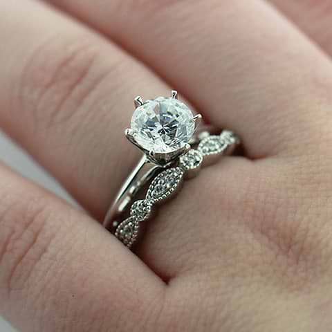 Amore Wedding Band