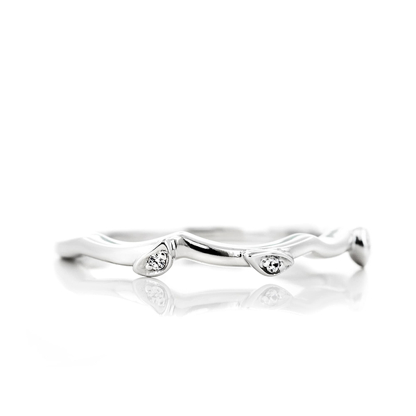 Nature inspired branch and leaf design ring with accenting diamonds