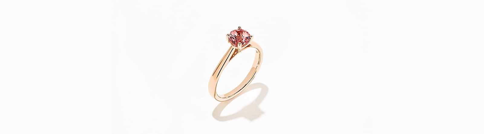 8 Ways To Stretch Your Engagement Ring Budget