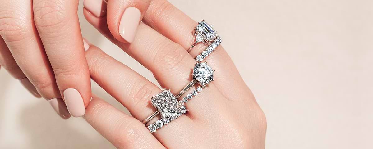 Engagement Rings in White Gold