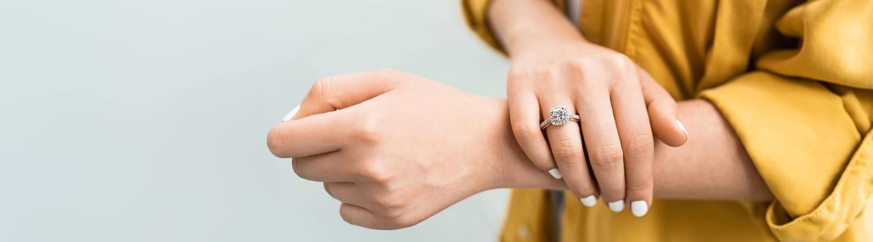 Filigree Detailed Engagement Rings: Vintage Elegance