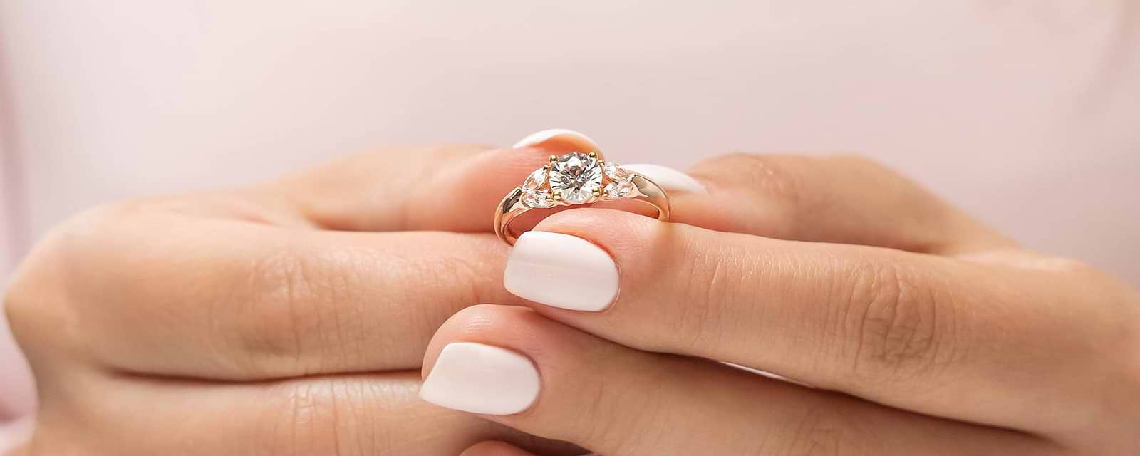 5 Beautiful Engagement Rings For Under $700