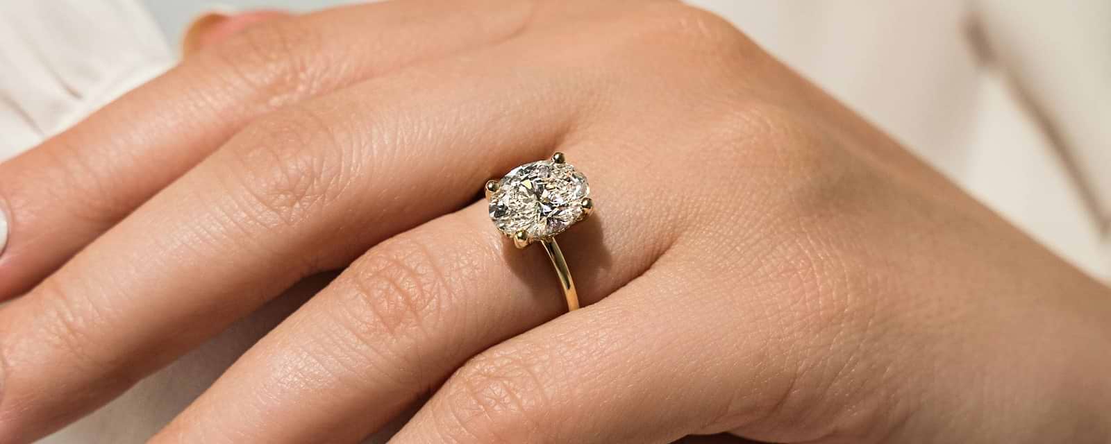 10 Best Engagement Rings for a Dreamy Holiday Proposal