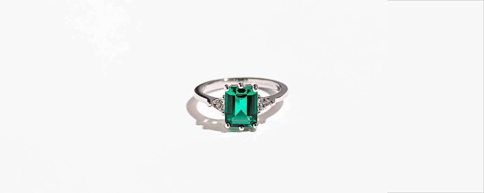Fall 2024 Styles: Top 6 Trending Three-Stone Engagement Rings
