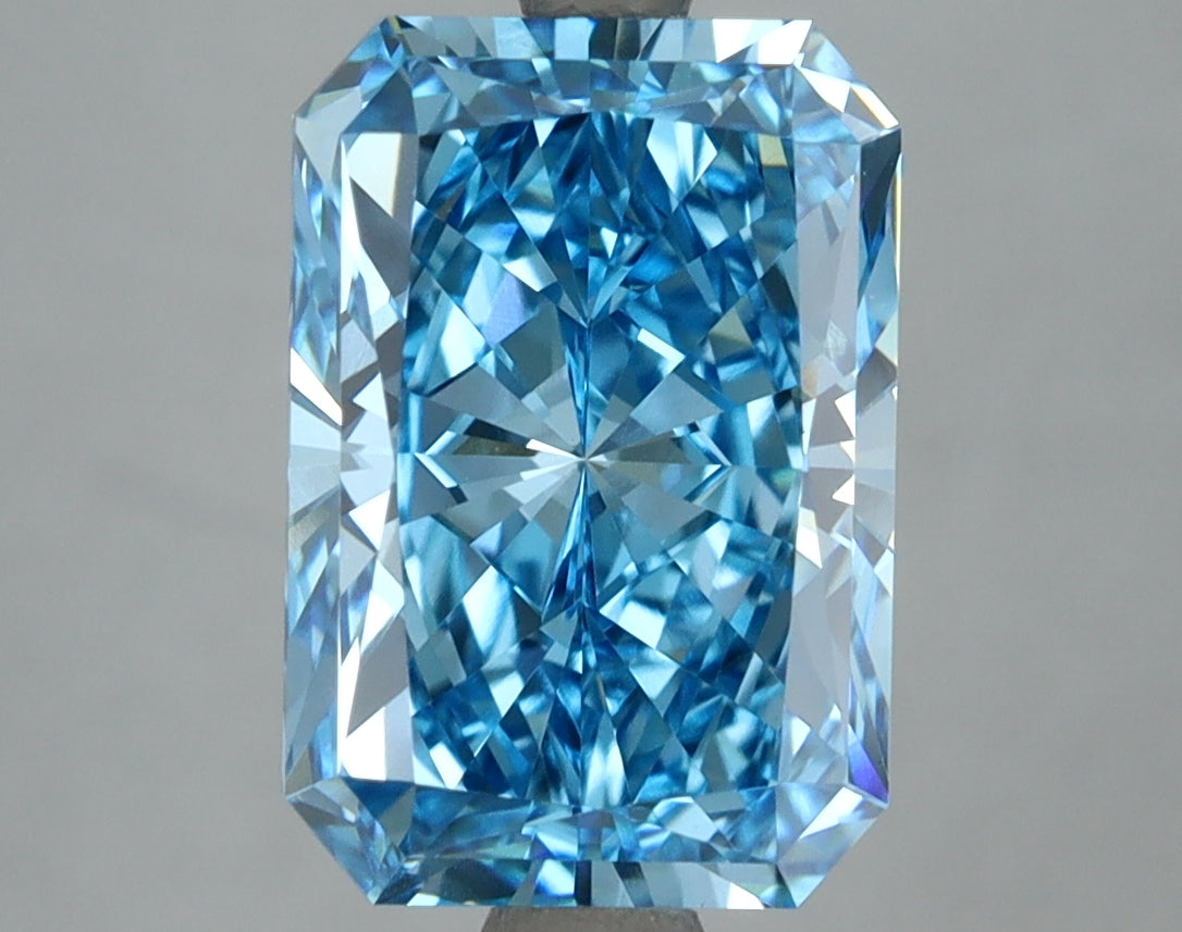4.00 Carat Radiant Shaped, Excellent Cut, VVS2 Clarity, IGI Certified Lab Grown Diamond