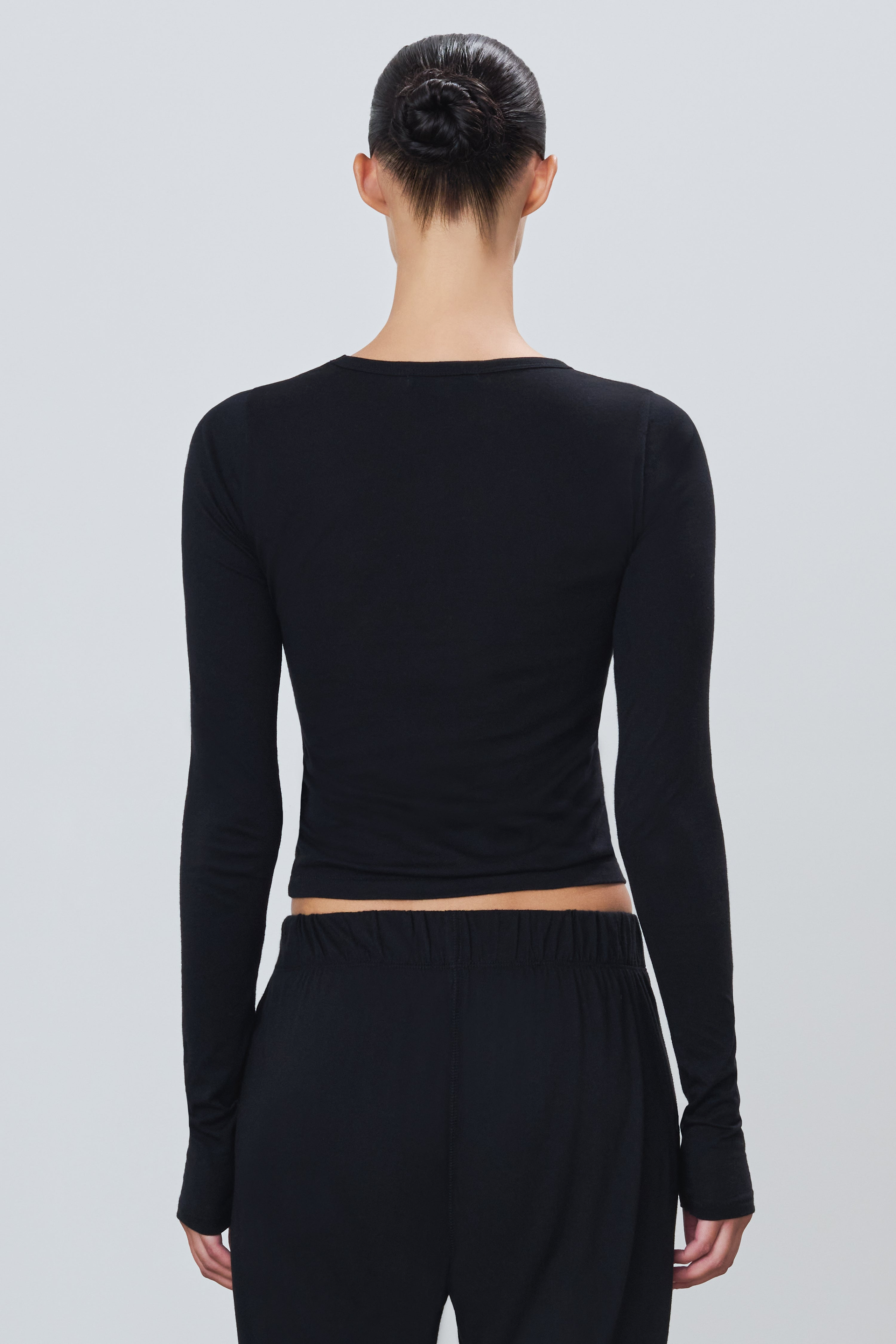 FITTED CREWNECK LONG SLEEVE T-SHIRT - ÉTERNE