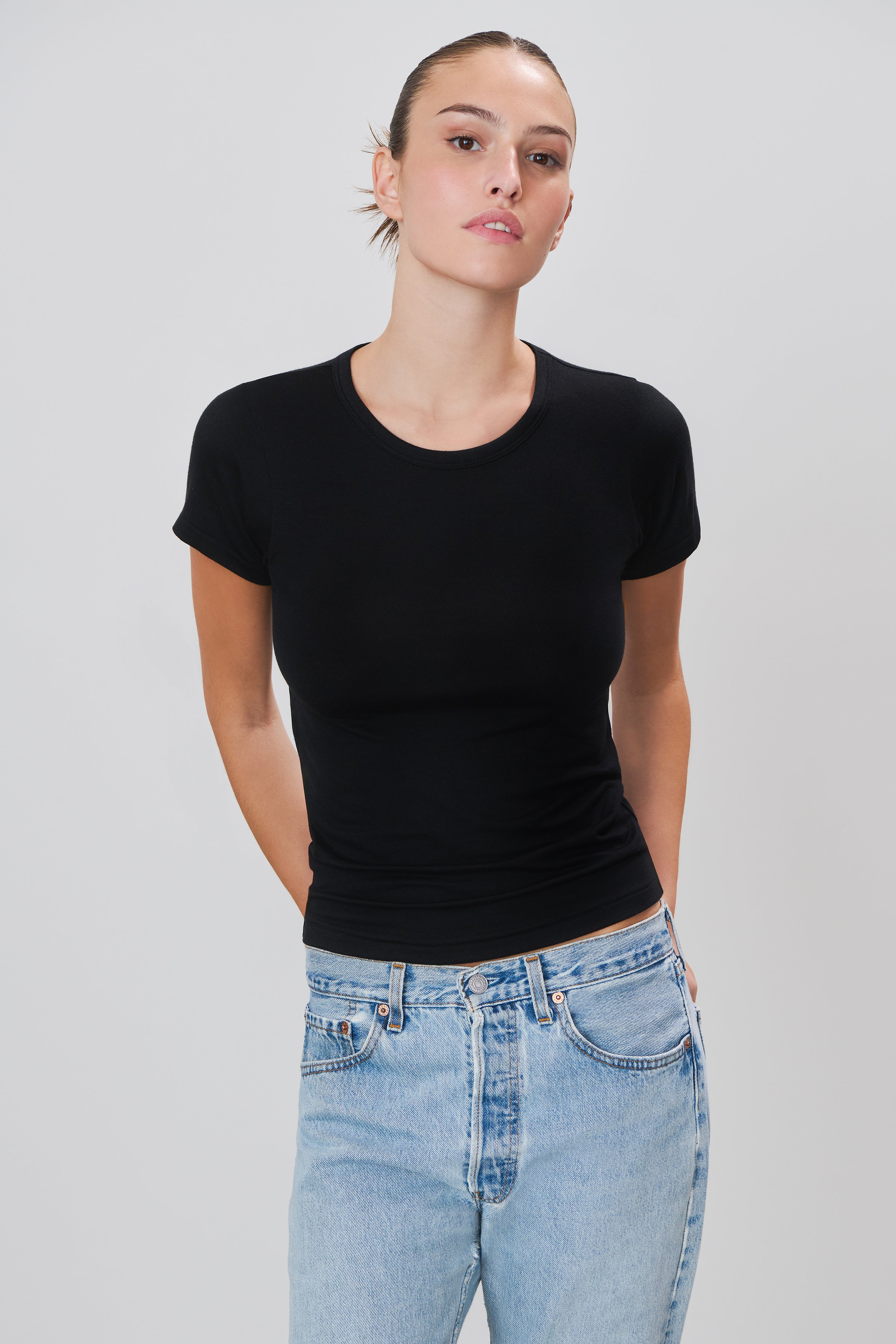 FITTED CREWNECK SHORT SLEEVE T-SHIRT - ÉTERNE