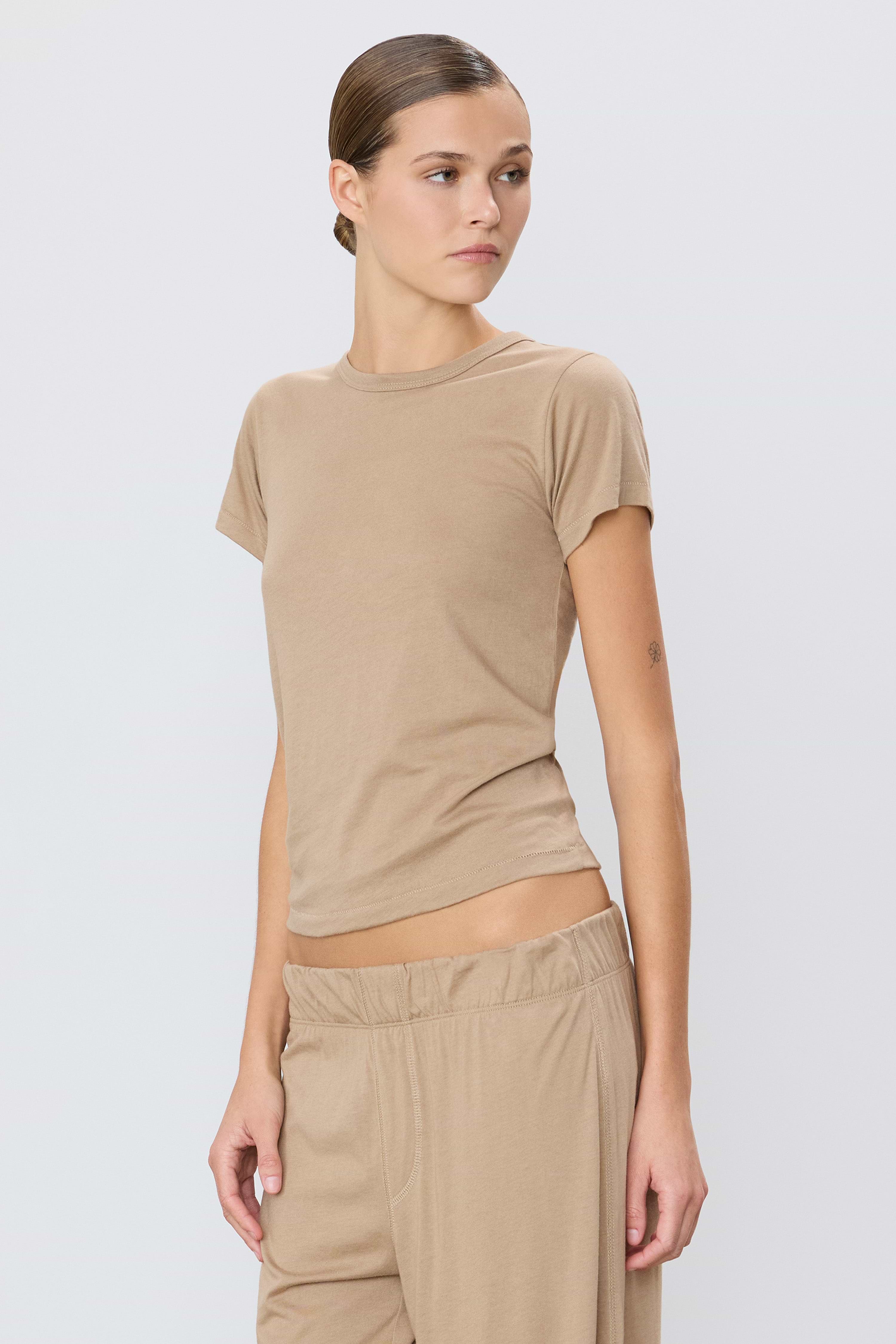 FITTED CREWNECK SHORT SLEEVE T-SHIRT - ÉTERNE