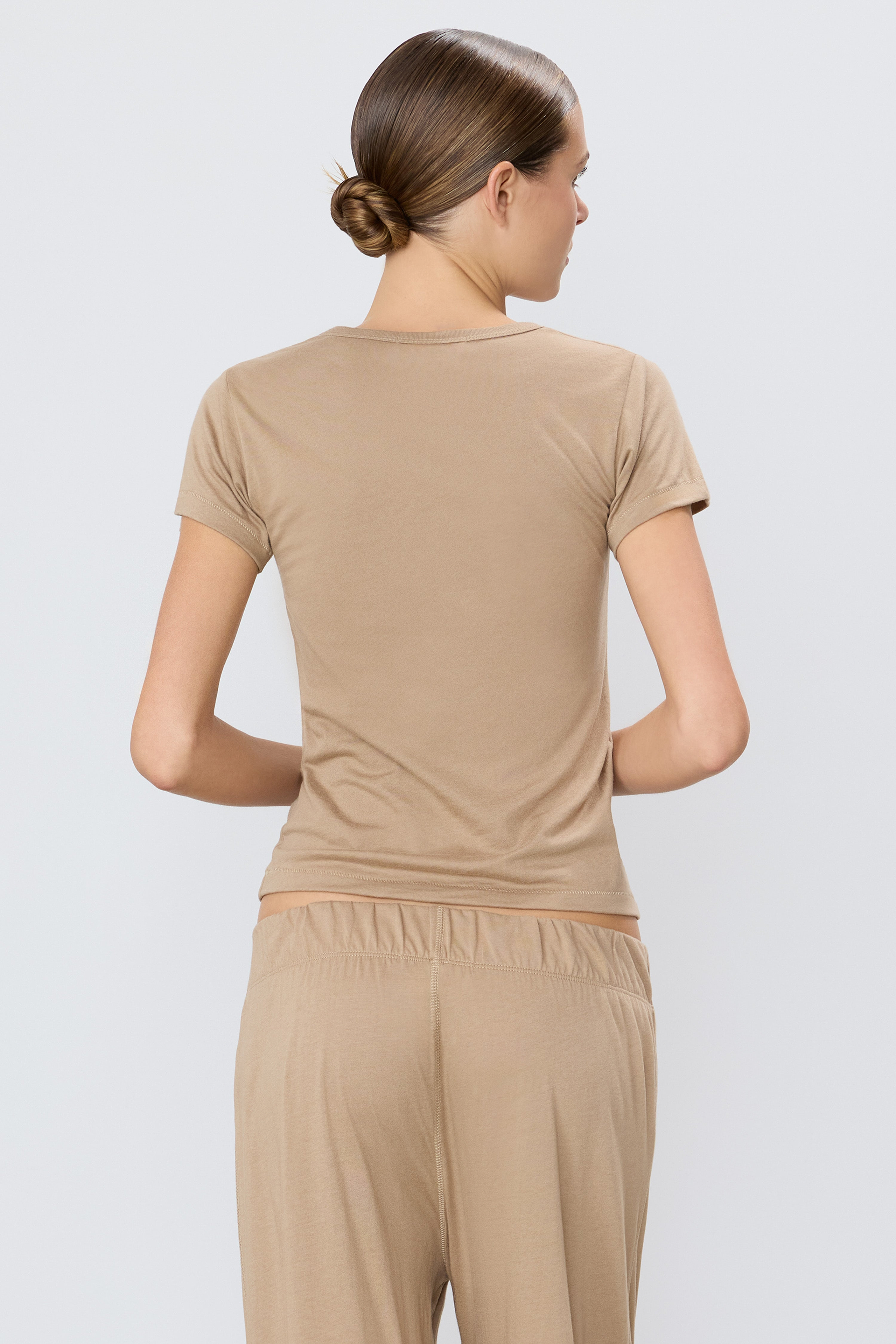 FITTED CREWNECK SHORT SLEEVE T-SHIRT - ÉTERNE