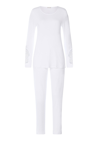 HANRO_261_W_BelenNW_LSLVPajama_074748_070101_010.jpg
