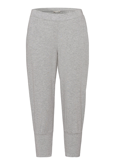 HANRO_B_W_Yoga_34Pants_078389_071148_010.jpg
