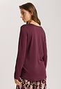HANRO_242_W_LoungyNights_LSLVShirt_076491_072483_045.jpeg