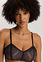 HANRO_251_W_Martha_Bralette_070881_070019_090.jpg