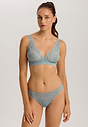 HANRO_251_W_Moments_SoftCupBra_071465_072712_040.jpg