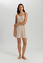 HANRO_251_W_NaturalElegance_SpaghettiDress90cm_074901_073012_060.jpg
