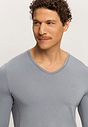 HANRO_252_M_NaturalFunction_LSLVShirtVNeck_073187_072680_090.jpg