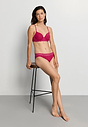 HANRO_261_W_Moments_PaddedBra_071503_072465_060.jpeg