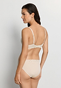 HANRO_261_W_Moments_PaddedBra_071503_072811_045.jpeg