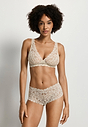 HANRO_261_W_Moments_SoftCupBra_071465_072811_040.jpeg