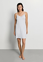 HANRO_261_W_NaturalElegance_SpaghettiDress90cm_074901_073081_060.jpeg