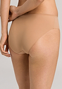 HANRO_B_W_Allure_MidiBriefs_071457_070267_045.jpg