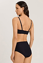 HANRO_B_W_Allure_PaddedBandeauBra_071732_070199_045.jpg
