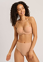 HANRO_B_W_Allure_PaddedBandeauBra_071732_070267_042.jpg