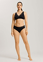 HANRO_B_W_CottonDelight_SoftCupBra_071838_070019_060.jpeg