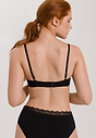 HANRO_B_W_CottonLace_LightPaddedBra_072433_070019_045.jpg