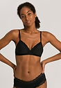 HANRO_B_W_CottonLace_LightPaddedSoftCupBra_072432_070019_040.jpg