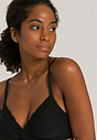 HANRO_B_W_CottonLace_LightPaddedSoftCupBra_072432_070019_090.jpg