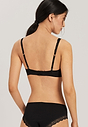 HANRO_B_W_CottonLace_SoftCupBra_072431_070019_045.jpg