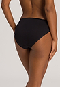 HANRO_B_W_CottonSeamless_MidiBriefs_071626_070019_045.jpg
