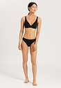 HANRO_B_W_CottonSensation_SoftCupBra_071387_070019_060.jpg