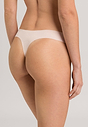 HANRO_B_W_InvisibleCotton_Thong_071225_071381_045.jpg