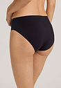 HANRO_B_W_InvisibleTouch_MidiBriefs_071141_070019_045.jpg